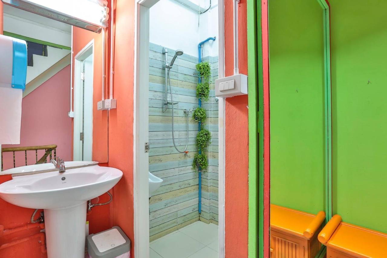 Elixir Hostel Bangkok Exteriör bild