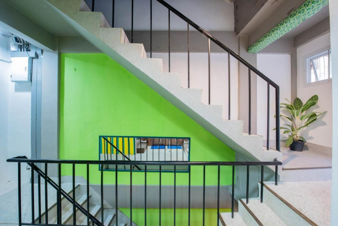 Elixir Hostel Bangkok Exteriör bild