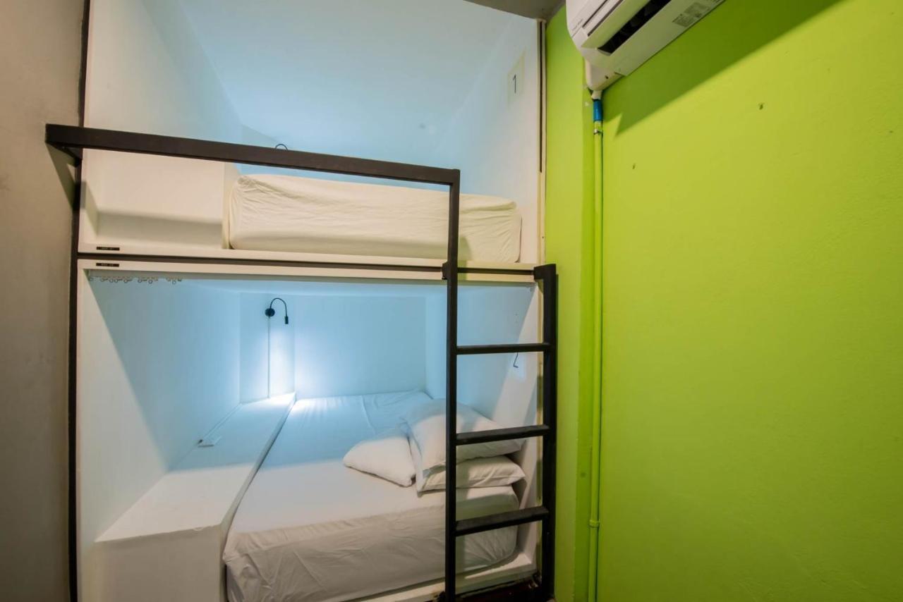 Elixir Hostel Bangkok Exteriör bild